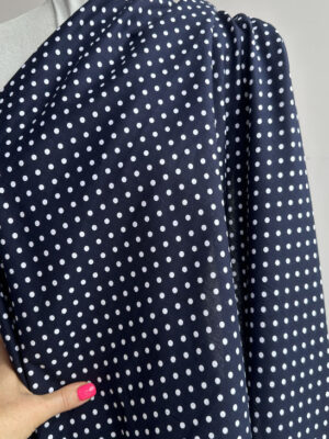 Стрейч котон темно-синього кольору з білими горошками діаметром 4мм