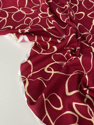 Тканина штапель  великі бежеві квіти графіка на бордовому