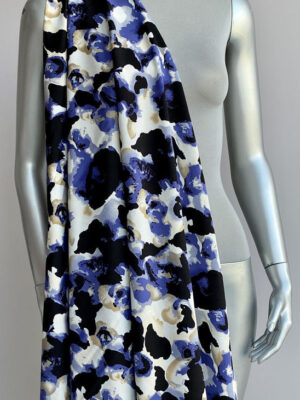 Репсовий котон з фіолетово-бежево-чорними плямами на молочному