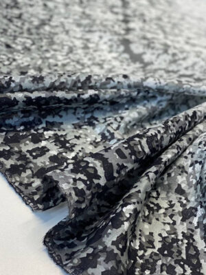 Стрейч батист з градієнтним купонним малюнком міленька графіка у сірій гамі