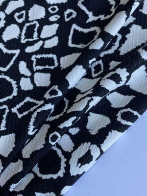 Жакард фактурний з чорно-молочною графікою