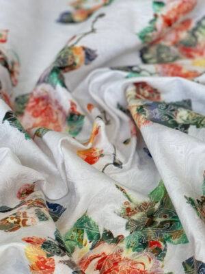 Жакард з рідко розташованими квітами фізалісу та зеленим листям