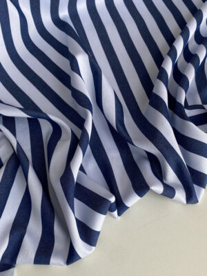 Лайт денім з крупною вертикальною синьо-білою смужкою шириною 1,5см