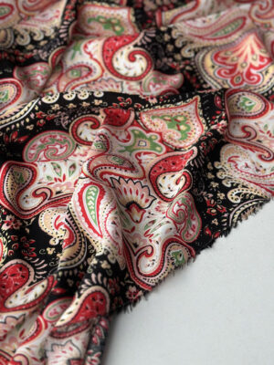 Тканина штапель крупний етно-принт з червоно-бежевими ромбами на чорному фоні