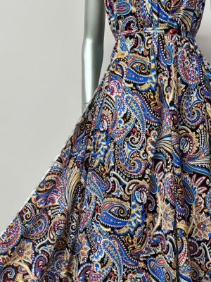 Тканина штапель  з крупними різно-кольоровими огірками на форному фоні