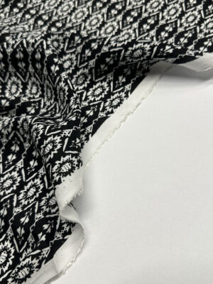 Тканина штапель  чорний с мілким графічним дизайном фантазійними ромбиками