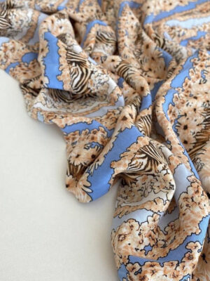 Штапель віскозний з квітами і фантазійною зеброю на бежево-блакитному фоні